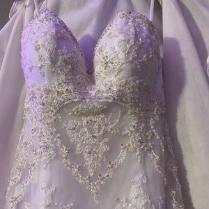 Brand New/Never worn Wedding dress. Casablanca bridal size 4. Retailed at $2500
